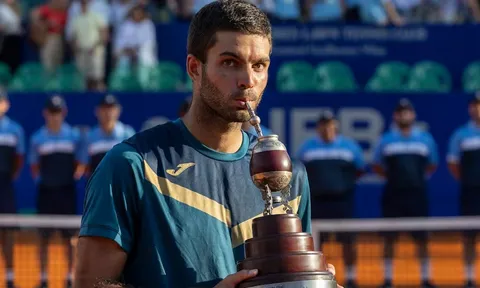 Acosta - tay vợt thuận tay trái thứ hai sau Nadal vô địch giải Argentina Open