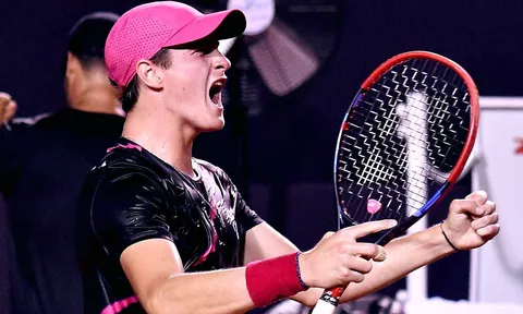 Joao Fonseca gây chấn động Rio Open khi đánh bại hạt giống số 7 Arthur Fils