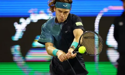 Rublev thắng chật vật tay vợt Trung Quốc tại Dubai Championships