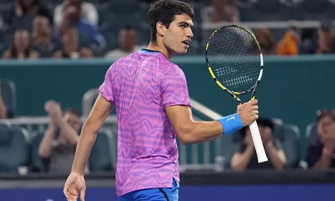Medvedev và Alcaraz tiến vào Tứ kết Miami Open