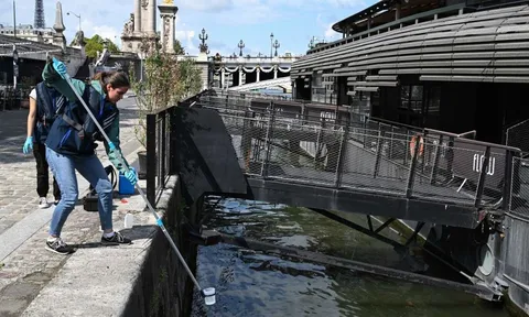 Cảnh báo về ô nhiễm và nguy hiểm trên sông Seine