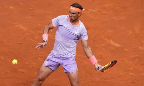 Nadal ngược dòng thắng vòng 1 tại Italia Open