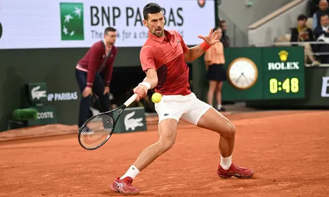 Djokovic thắng áp đảo Carballes Baena 