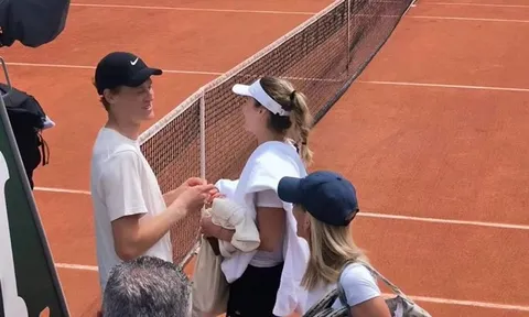 Sinner hẹn hò với bạn gái cũ của Nick Kyrgios