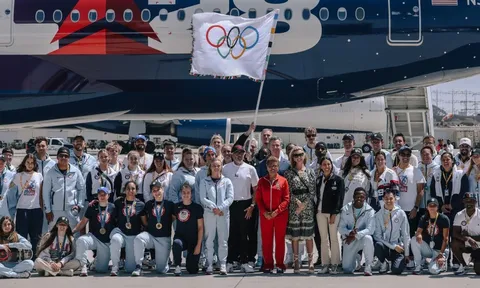 Cờ Olympic đã đến Los Angeles