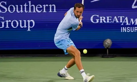 Medvedev thua sốc ngay trận mở màn tại Cincinnati
