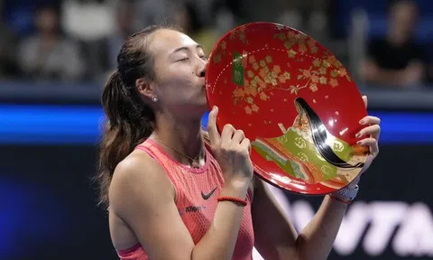 Zheng Qinwen chính thức giành suất tham dự WTA Finals