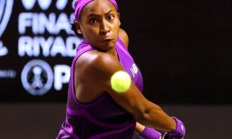 Đánh bại Swiatek, Gauff tiến vào Bán kết WTA Finals