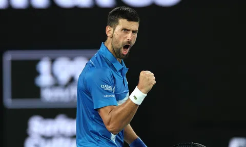 Djokovic ngược dòng thắng trận mở màn Australia mở rộng 2025