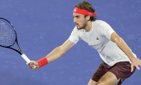 Tsitsipas tiếp tục thi đấu ấn tượng ở giải Quần vợt Dubai