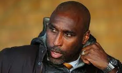 Sol Campbell phát triển huấn luyện viên bóng đá AI