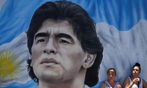 Hôm nay bắt đầu xét xử nghi án cái chết của Maradona 