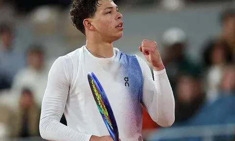Shelton khởi đầu đầy kịch tính tại Roland Garros