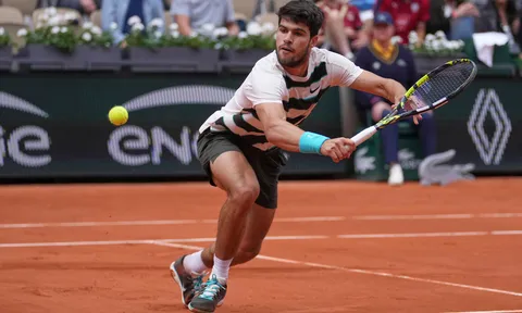 Alcaraz thắng thuyết phục trận mở màn Roland Garros