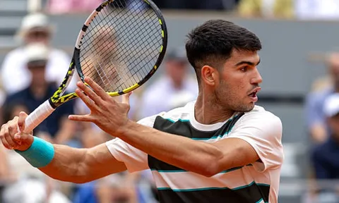 Paul chấn thương, Alcaraz chóng vánh giành vé vào bán kết Roland Garros 