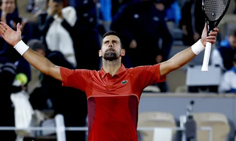 Ngược dòng thắng Zverev, Djokovic gặp Sinner tại bán kết Roland Garros 2025