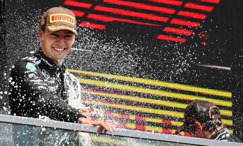 “Thắng kiện”, Russell vô địch chặng đua Công thức 1 Grand Prix Canada
