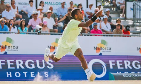 Auger-Aliassime giành vé tứ kết sớm tại Mallorca Championships 