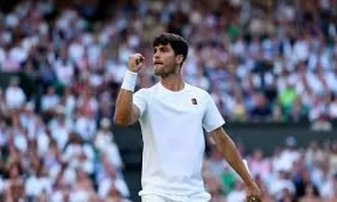 Carlos Alcaraz ngược dòng vào tứ kết Wimbledon 2025