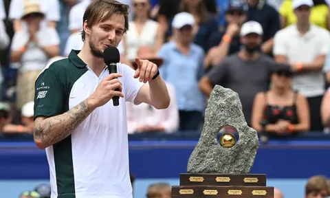 Bublik lần đầu đăng quang trên sân đất nện giải Swiss Open