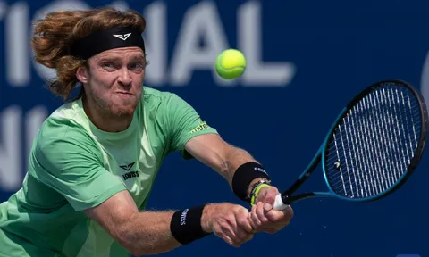 Andrey Rublev cán mốc 250 chiến thắng trên sân cứng