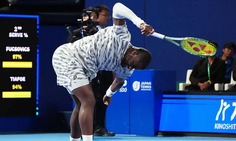 Tiafoe đập vợt vì thua sốc, Shapovalov bị loại sớm tại Japan Open