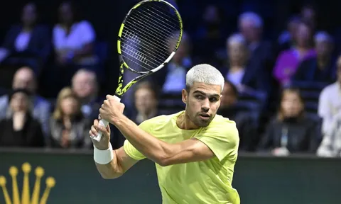 Alcaraz thua ngay vòng 1 Paris Masters
