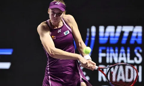 Rybakina giành vé đầu tiên vào bán kết WTA Finals 2025
