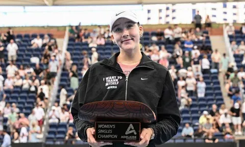 Andreeva thắng áp đảo Mboko trong “đại chiến tuổi teen”