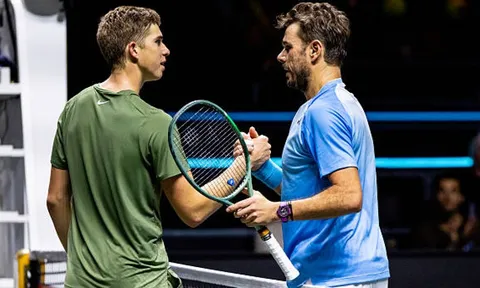 "Lão tướng" 40 tuổi Wawrinka dạy bài học kinh nghiệm cho đối thủ 17 tuổi trong trận cầu lịch sử