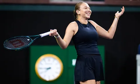Anisimova hạ Raducanu chỉ trong 52 phút