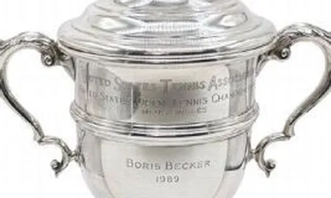 Chiếc cúp vô địch US Open 1989 của Boris Becker lập kỷ lục với giá bán 357.546 USD