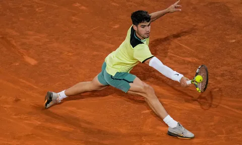 Chấn thương cổ tay, Alcaraz rút khỏi giải Barcelona Open