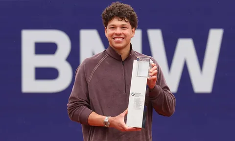 Shelton đăng quang thuyết phục tại Munich