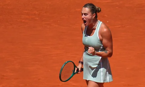 Sabalenka kiên cường vượt qua Osaka giữa "cơn bão" virus lạ