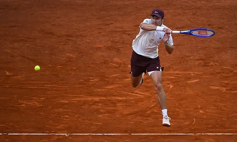 De Minaur gặp Tommy Paul ở bán kết Hamburg Open