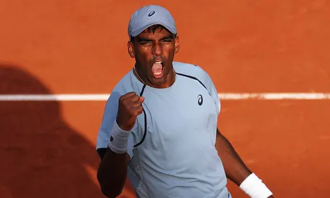 Basavareddy bất ngờ quật ngã Taylor Fritz ngày mở màn Roland Garros