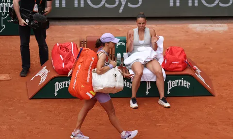 Loại Swiatek khỏi Roland Garros 2026, Kostyuk phá hỏng sinh nhật của cựu vô địch