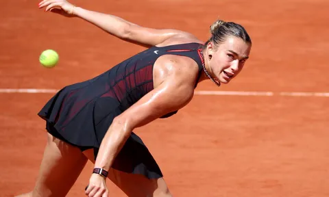 Sabalenka thắp sáng đêm Paris