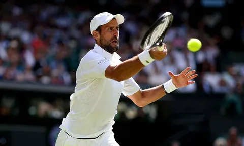 Xô đổ kỷ lục của Roger Federer, Djokovic nhọc nhằn ghi tên vào tứ kết Wimbledon