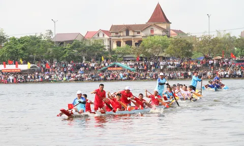 Hội Đua thuyền truyền thống huyện Hải Lăng năm 2023