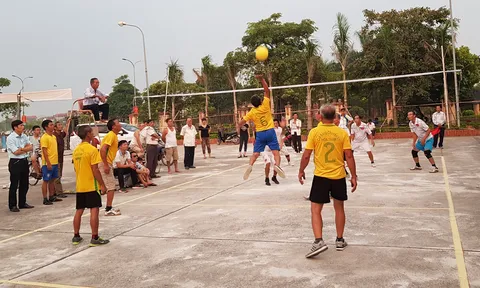 Bạn Bích Đông - ở Hà Tĩnh hỏi: Xin cho biết, bóng chuyền hơi có phù hợp với người cao tuổi hay không?
