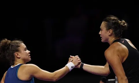 Sabalenka giành vé đầu tiên vào bán kết WTA Finals