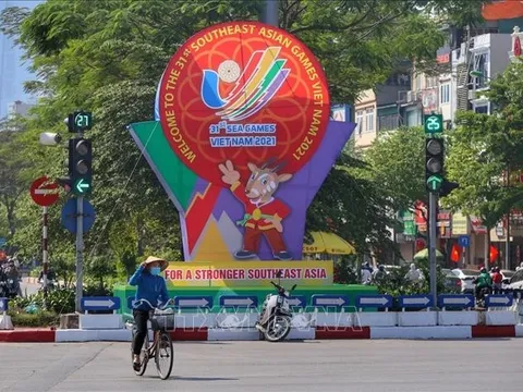 Đường phố Hà Nội trang hoàng chào đón SEA Games 31
