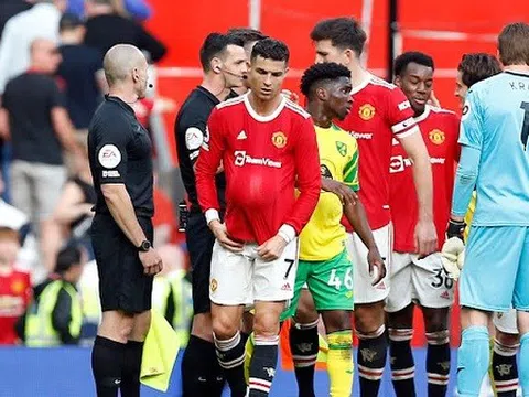 C.Ronaldo lần thứ 3 liên tiếp được Man United vinh danh