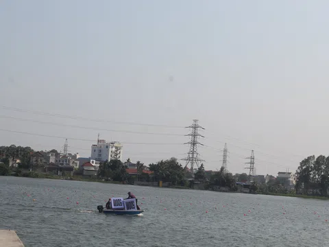 Đội tuyển Rowing Indonesia đến Sông Giá sớm nhất