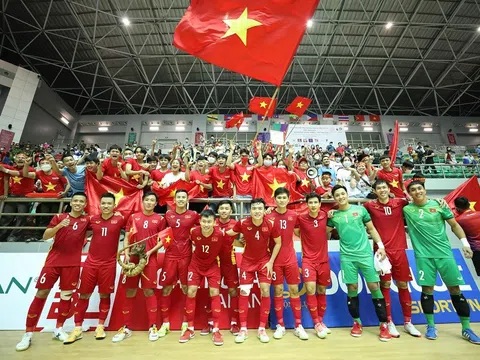 Đội tuyển futsal Việt Nam có chiến thắng đậm trước Malaysia để tạm chiếm ngôi đầu