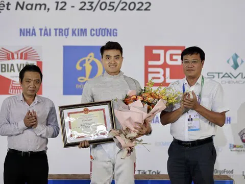 Lãnh đạo Bộ Văn hóa, Thể thao và Du lịch trao Bằng khen cho kiếm thủ Vũ Thành An