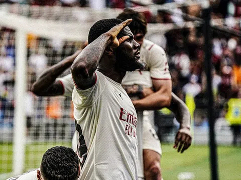 Tiền vệ Franck Kessie chia tay AC Milan sau khi vô địch Serie A