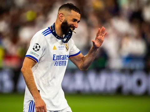 Messi: “Benzema xứng đáng với Quả bóng vàng”